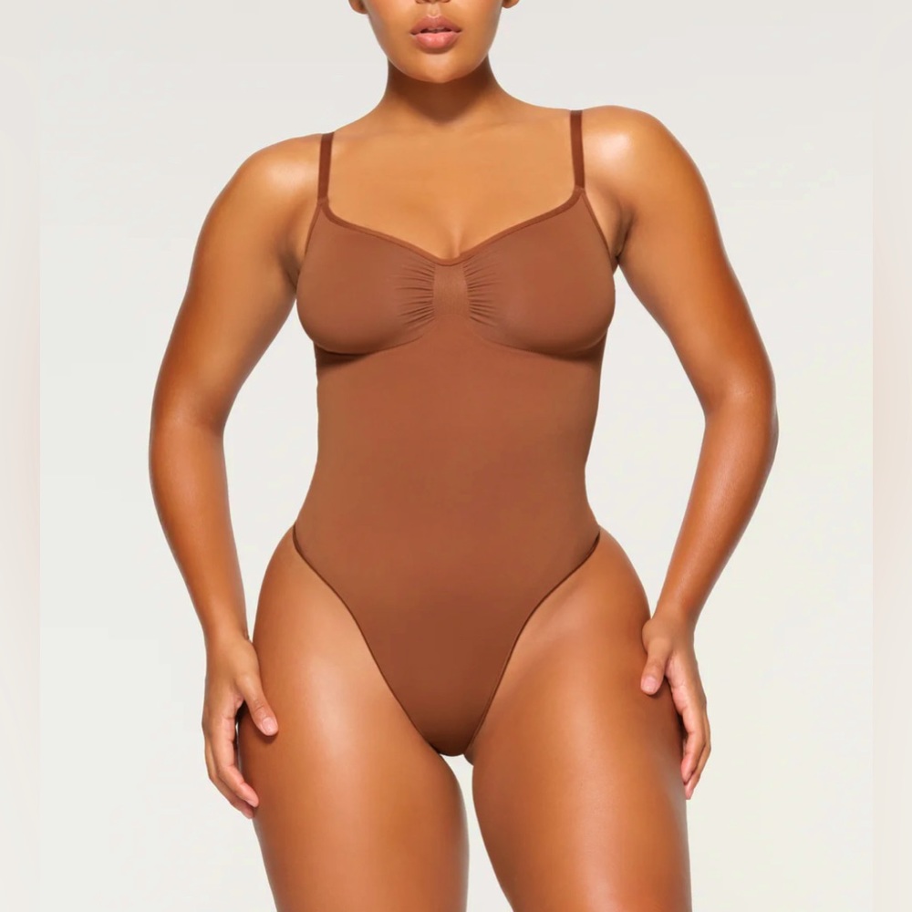 NWT SKIMS SEAMLESS SCULPT BODYSUIT SHAPEWEAR: Thong